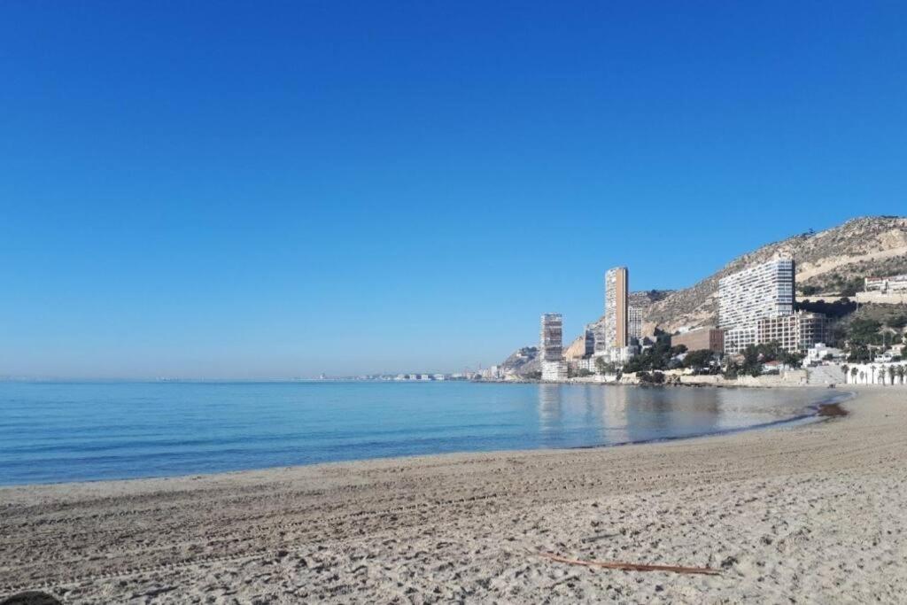 Coqueto loft con vistas inmejorables frente al mar, Alicante ...