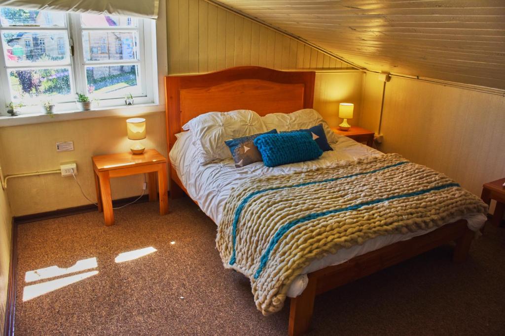 Postel nebo postele na pokoji v ubytování Hostal Triwe