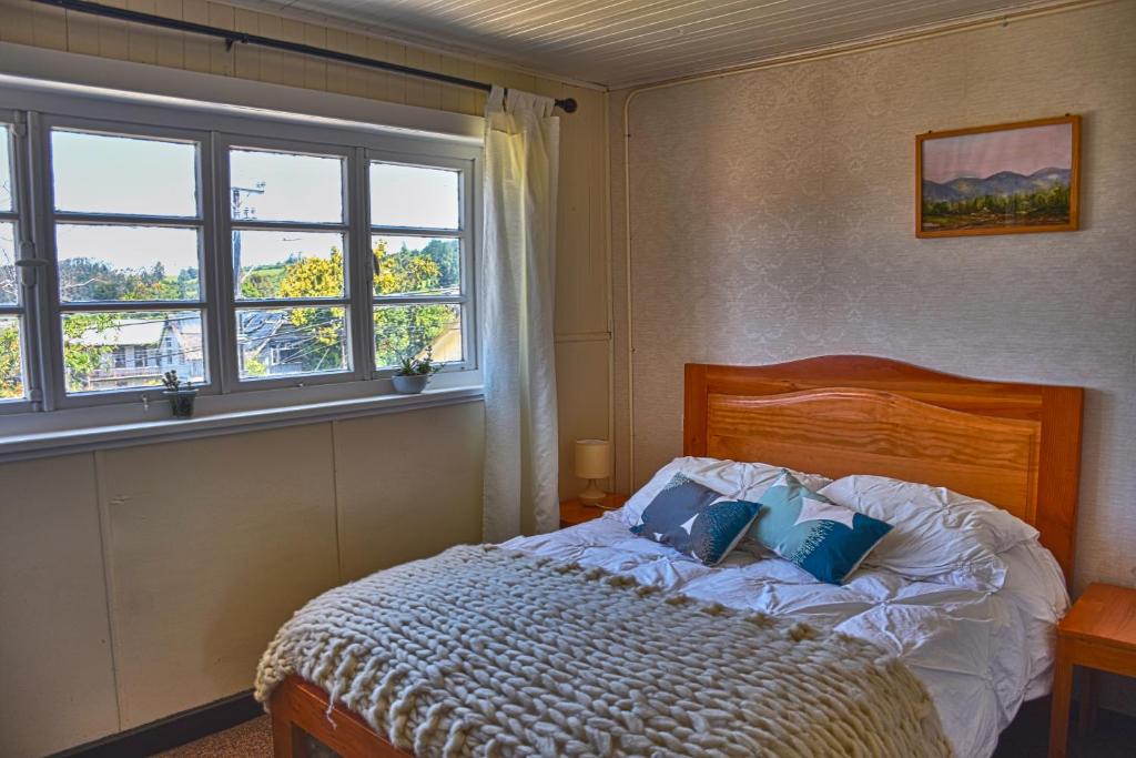 Postel nebo postele na pokoji v ubytování Hostal Triwe