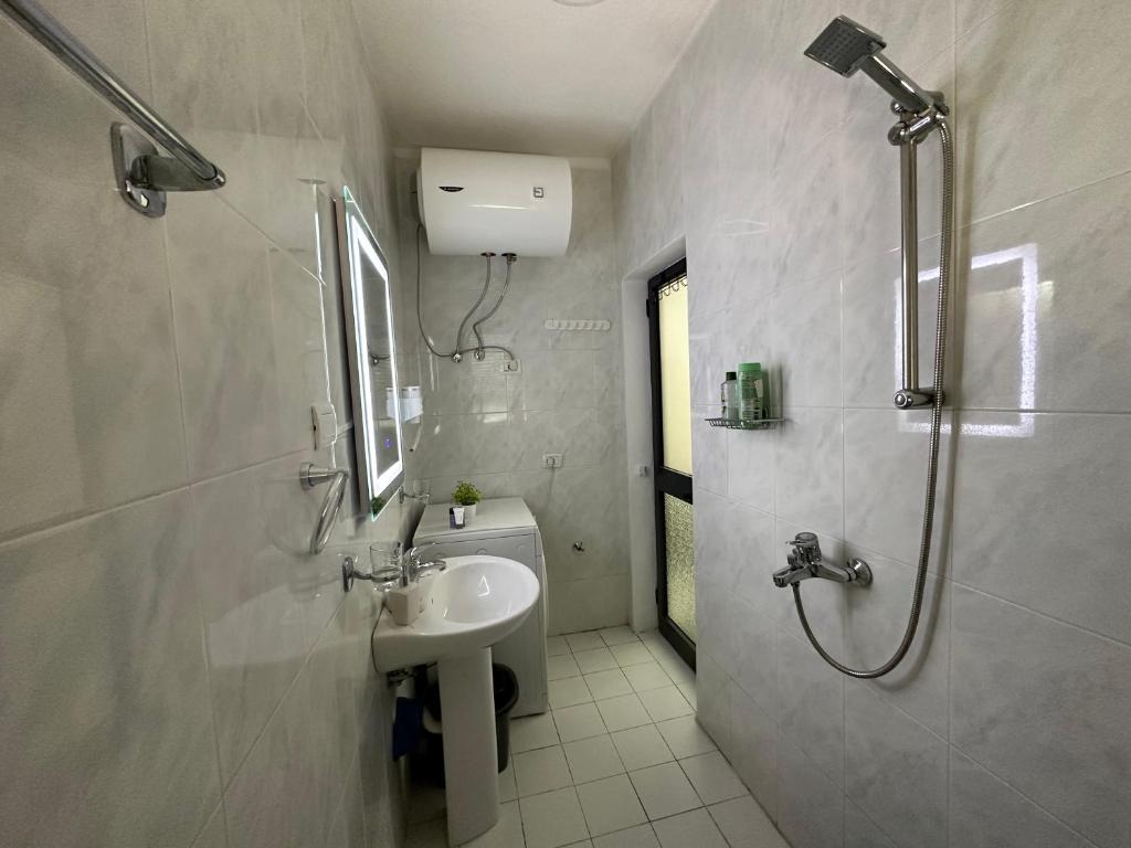 Kraja's Apartment - Image 7