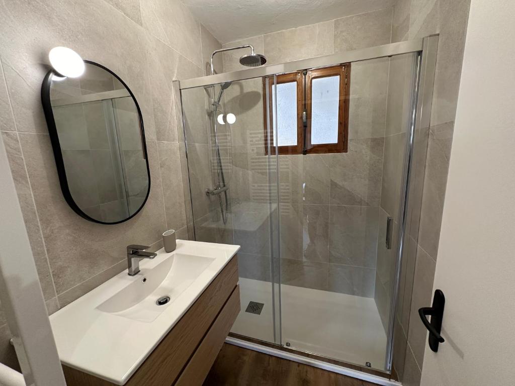 Ein Badezimmer in der Unterkunft Le Plaisance, Beuil Les Launes
