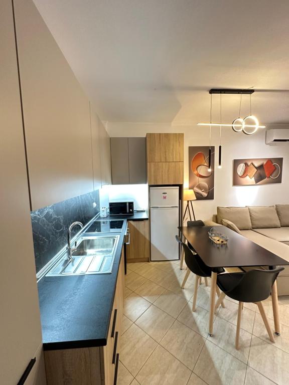 DeLux Apartment (by Mishel) - Image 8