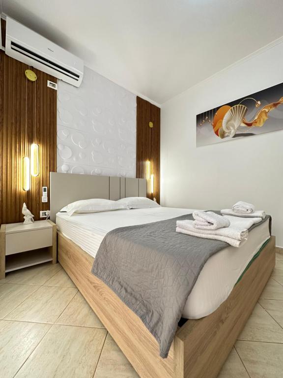 DeLux Apartment (by Mishel) - Image 2