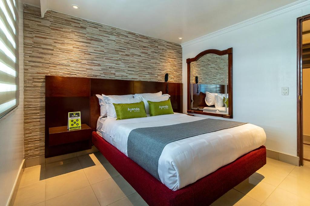 Postel nebo postele na pokoji v ubytování Lavid Hotel Palacio Real