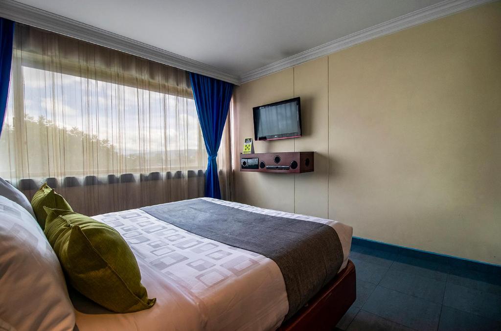 Postel nebo postele na pokoji v ubytování Lavid Hotel Palacio Real