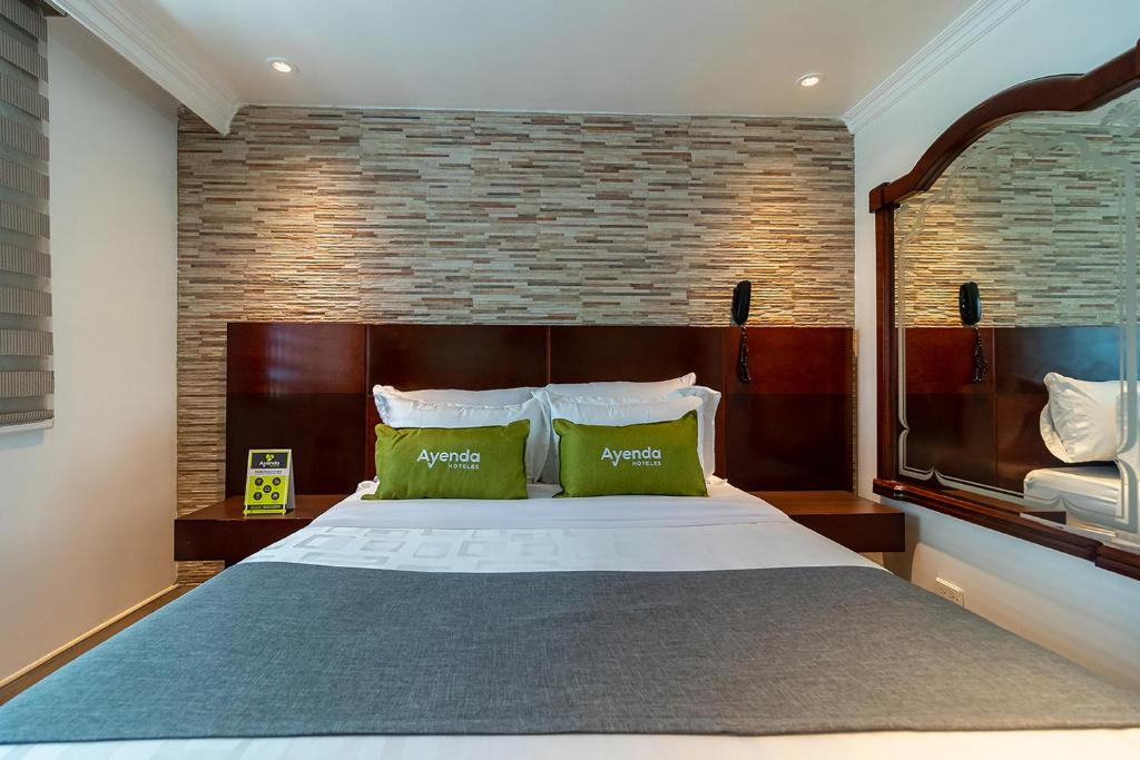 Postel nebo postele na pokoji v ubytování Lavid Hotel Palacio Real