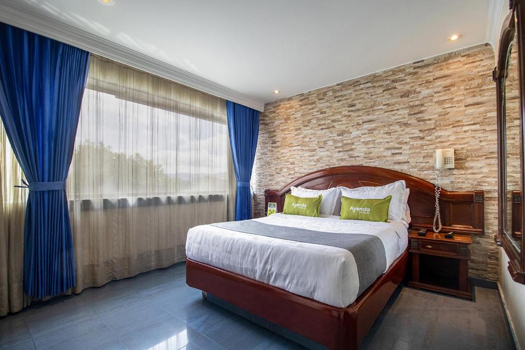 Postel nebo postele na pokoji v ubytování Lavid Hotel Palacio Real