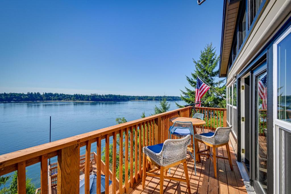 Waterfront Harstine Island Escape with Private Beach, Shelton (updated