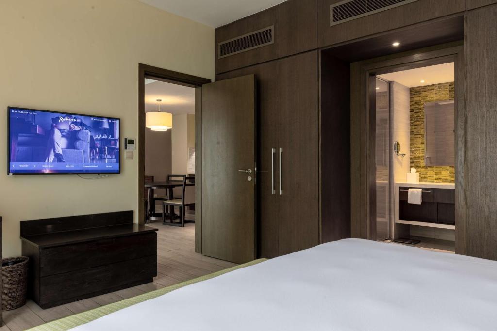 TV a/nebo společenská místnost v ubytování Radisson Blu Hotel & Residence Nairobi Arboretum