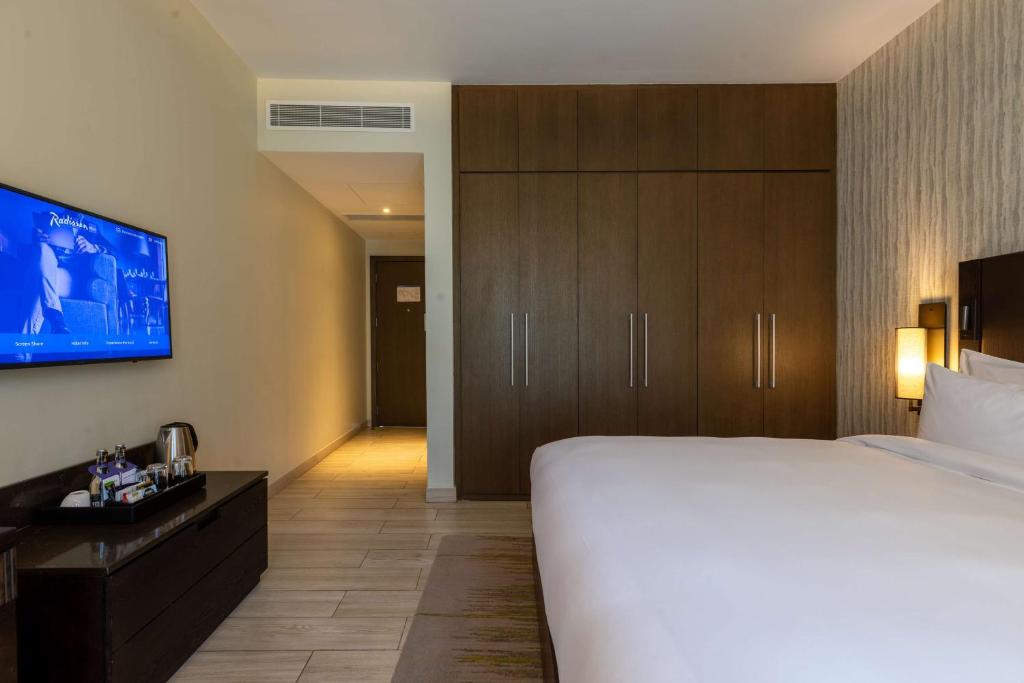 Postel nebo postele na pokoji v ubytování Radisson Blu Hotel & Residence Nairobi Arboretum