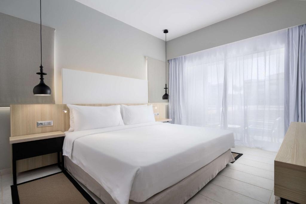 Postel nebo postele na pokoji v ubytování Radisson Blu Residences, Saidia