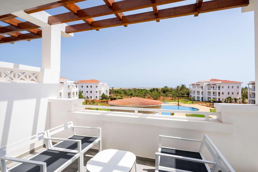 Bazén v ubytování Radisson Blu Residences, Saidia nebo v jeho okolí