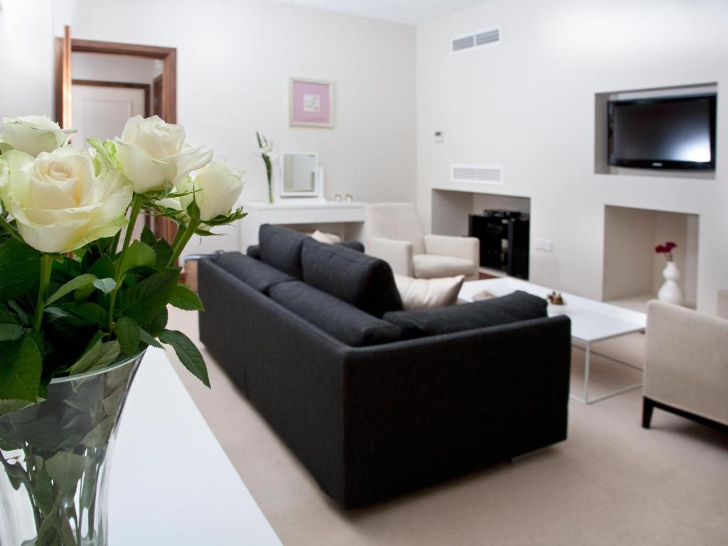 Arlington House Apartments - Superior Studio With Garden View