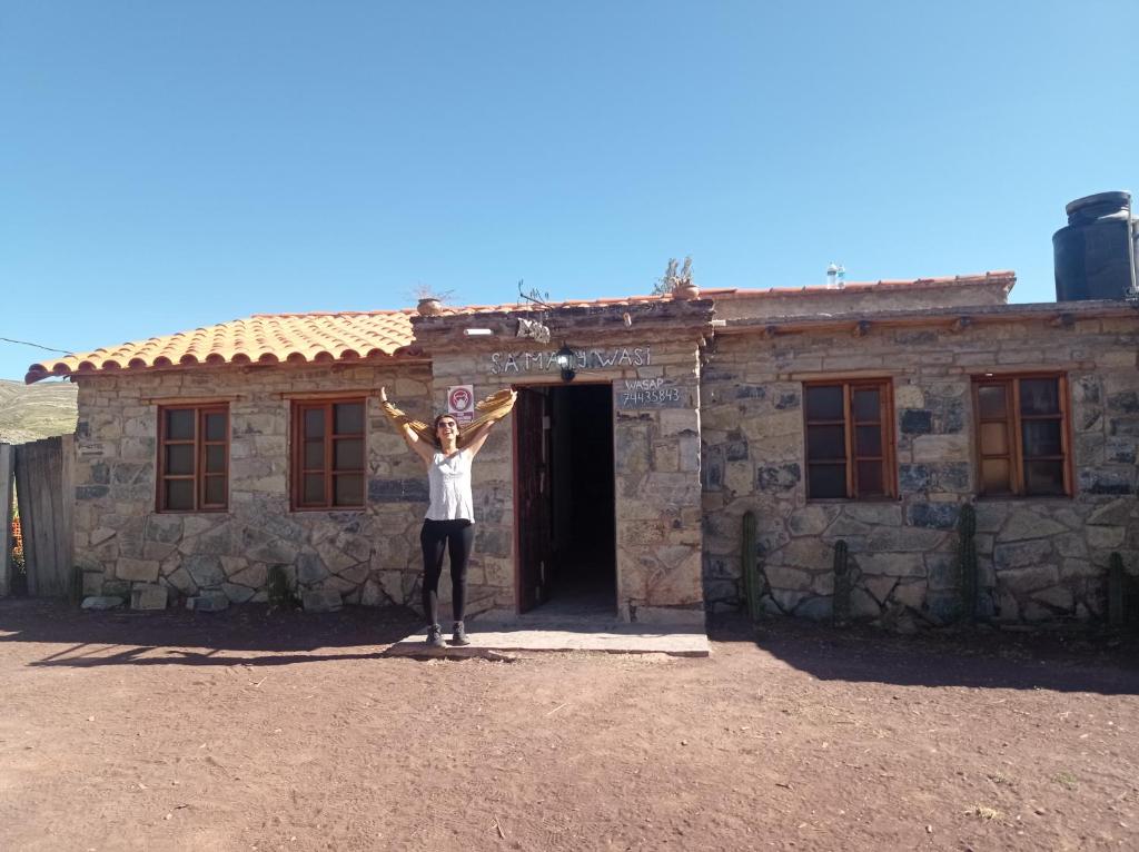 a man standing in front of a building at Samary -wasi maragua in Estancia Chaunaca