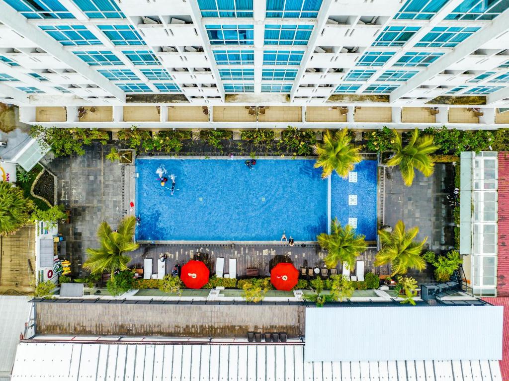 an overhead view of a pool in a building at Swiss-Belinn Malang in Malang