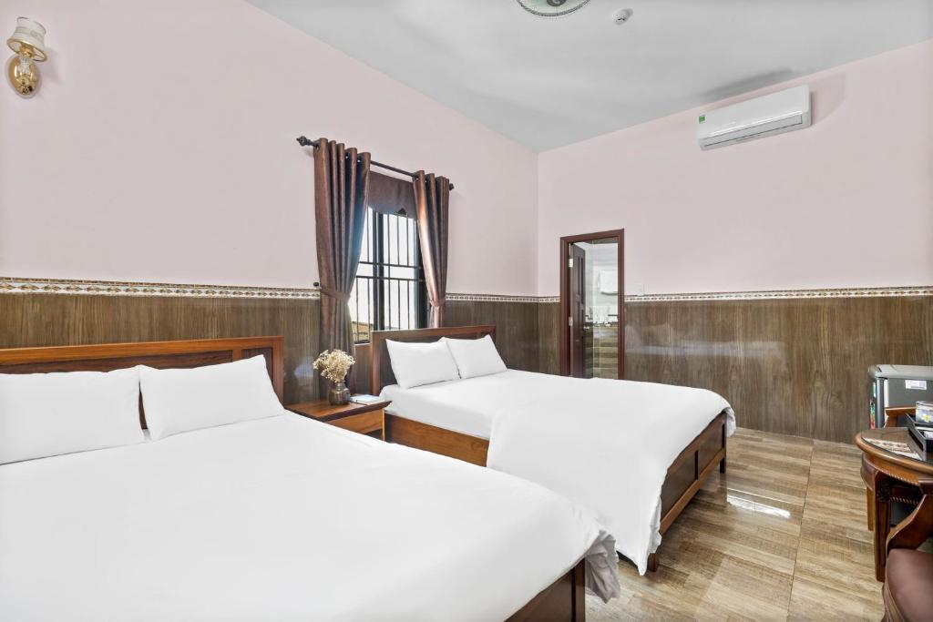 Postel nebo postele na pokoji v ubytování Mộc Nhiên Hotel Da Nang