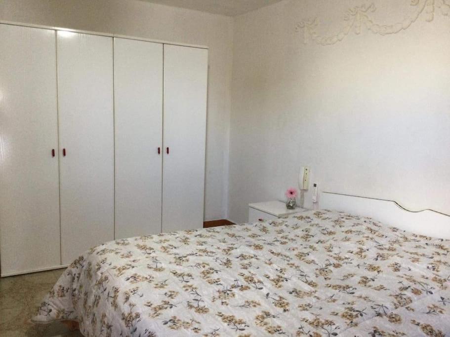 Postel nebo postele na pokoji v ubytování Mansarda arredata