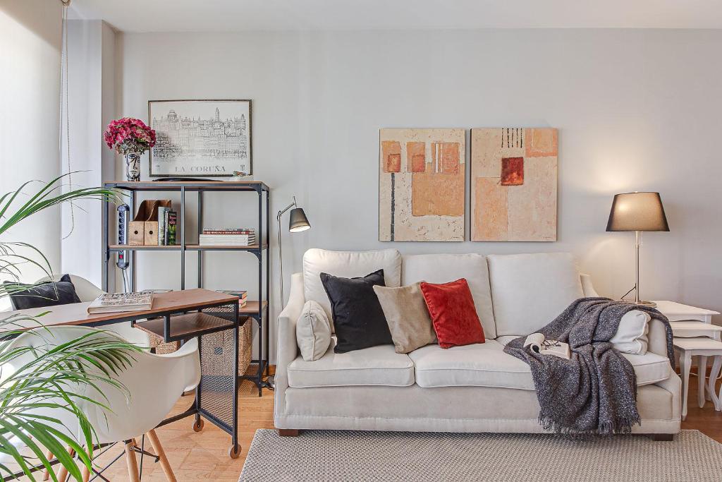 A seating area at San Amaro Beach Apartment