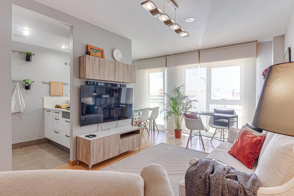A kitchen or kitchenette at San Amaro Beach Apartment