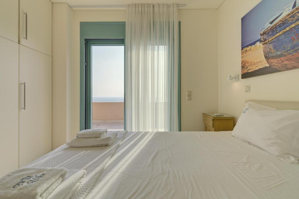 Кровать или кровати в номере Ouzo Panoramic Houses 1, with private pool