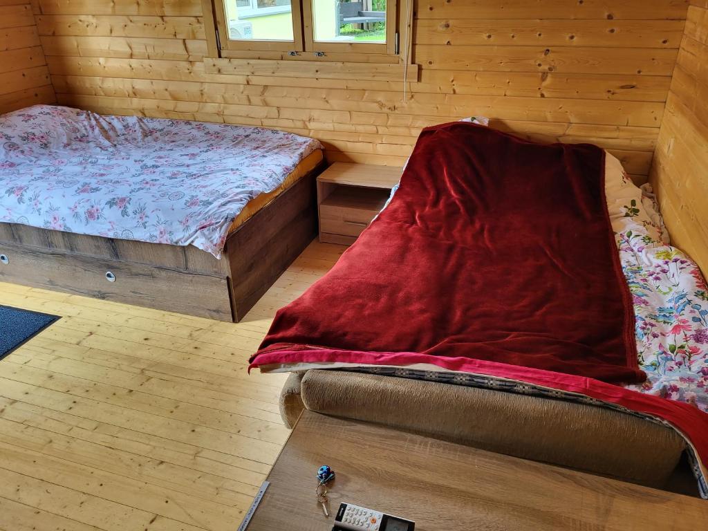 Postel nebo postele na pokoji v ubytování Aiamaja Sindi Location Sindi Kirsi 3