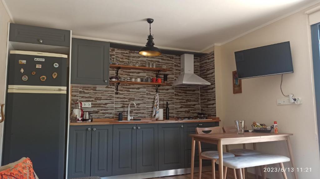 Kuchyň nebo kuchyňský kout v ubytování Semiramis Urla Guesthouse
