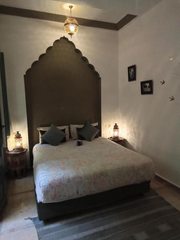 RIAD KERDOUSSにあるベッド
