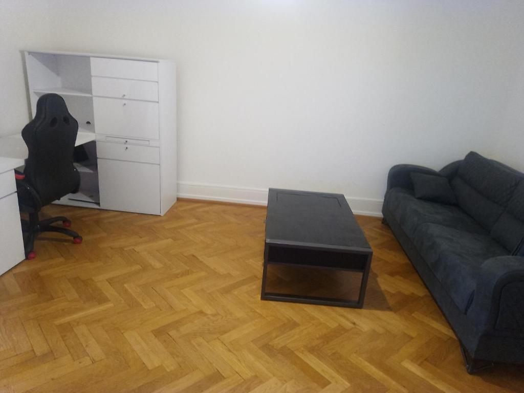 Charming flat center and near the lake - Resim 33