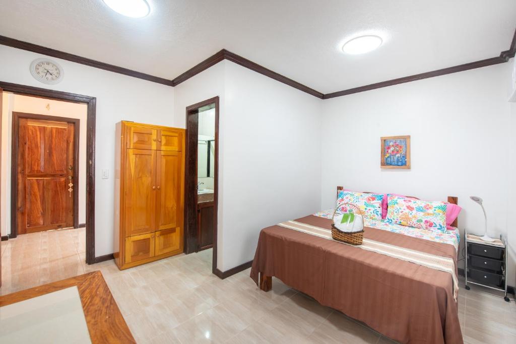Postel nebo postele na pokoji v ubytování Siesta Siargao