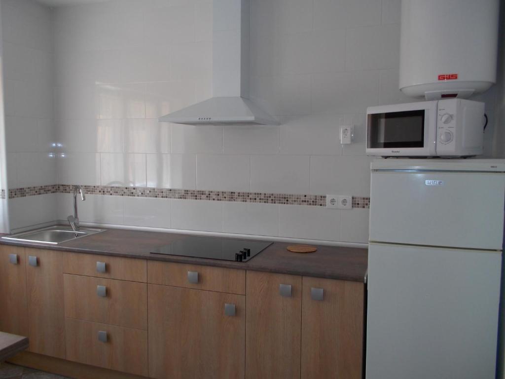 Kuchyň nebo kuchyňský kout v ubytování Apartamentos La Tata