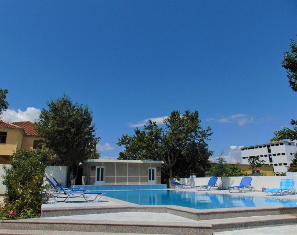 Bazén v ubytování Hotel Mondo nebo v jeho okolí