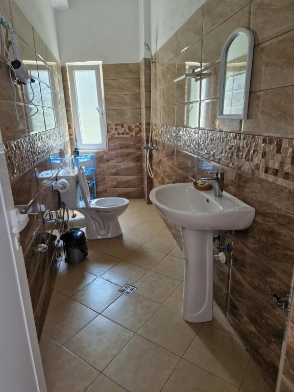 Bar-Restaurant-Hotel-Familja - Imazhi 5