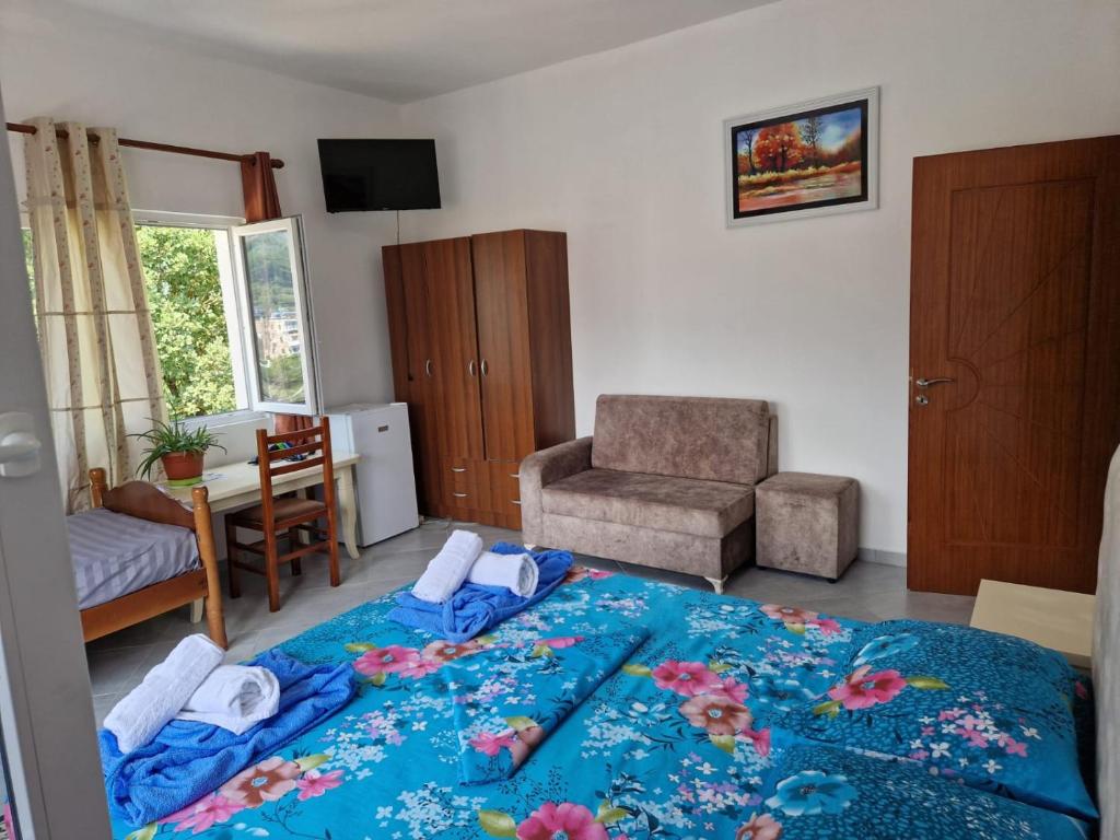 Bar-Restaurant-Hotel-Familja - Komfort Dreifachzimmer