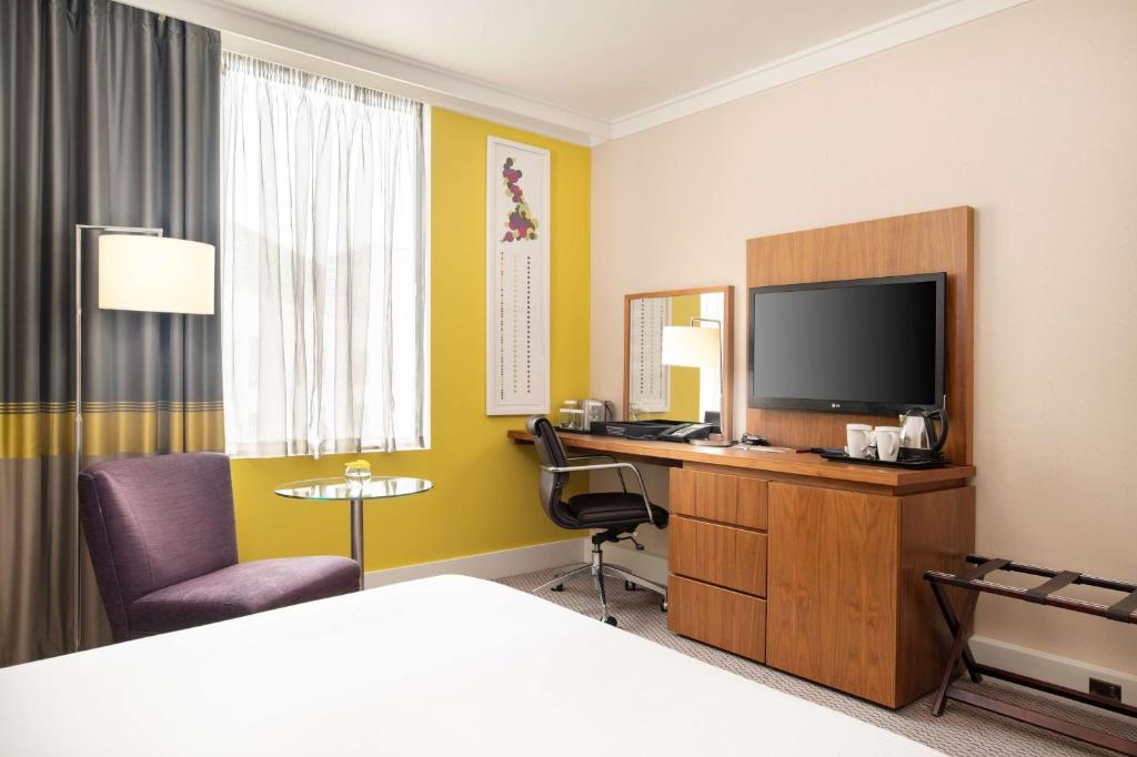 Hilton London Wembley - Queen Room - Mobility Access