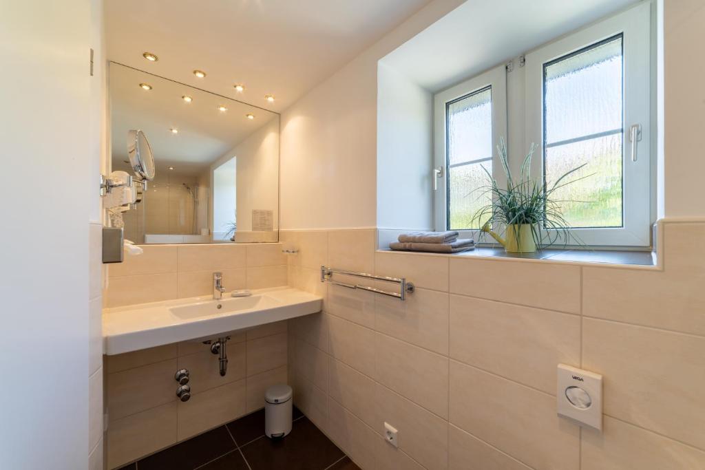 Koupelna v ubytování Hotel Schöngarten garni