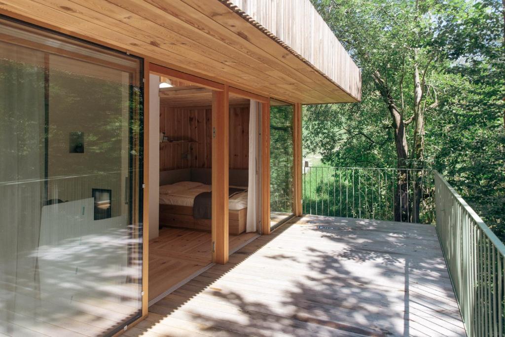 Balkón nebo terasa v ubytování baumhaus buchengrün