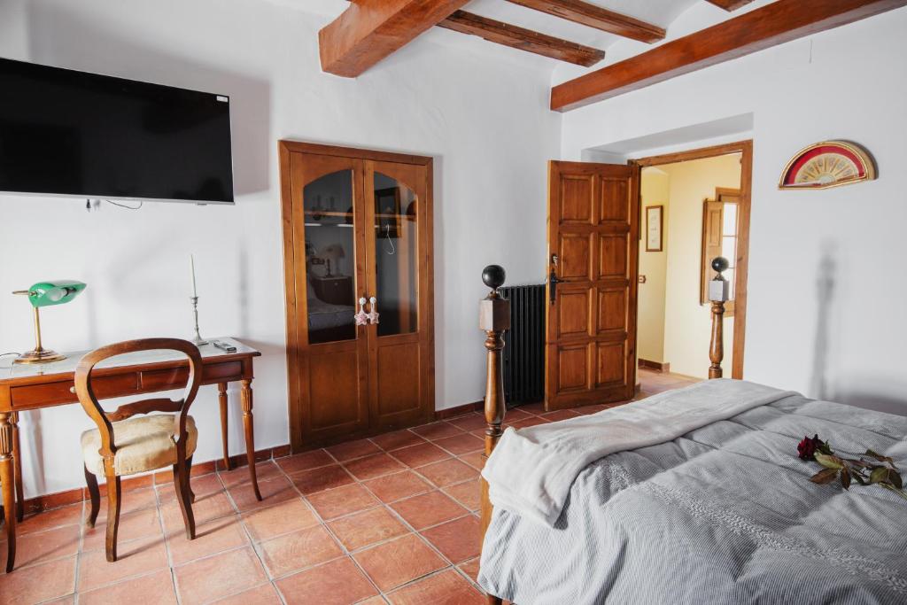 Postel nebo postele na pokoji v ubytování Masia Can Viver - Olive oil tourism B&B