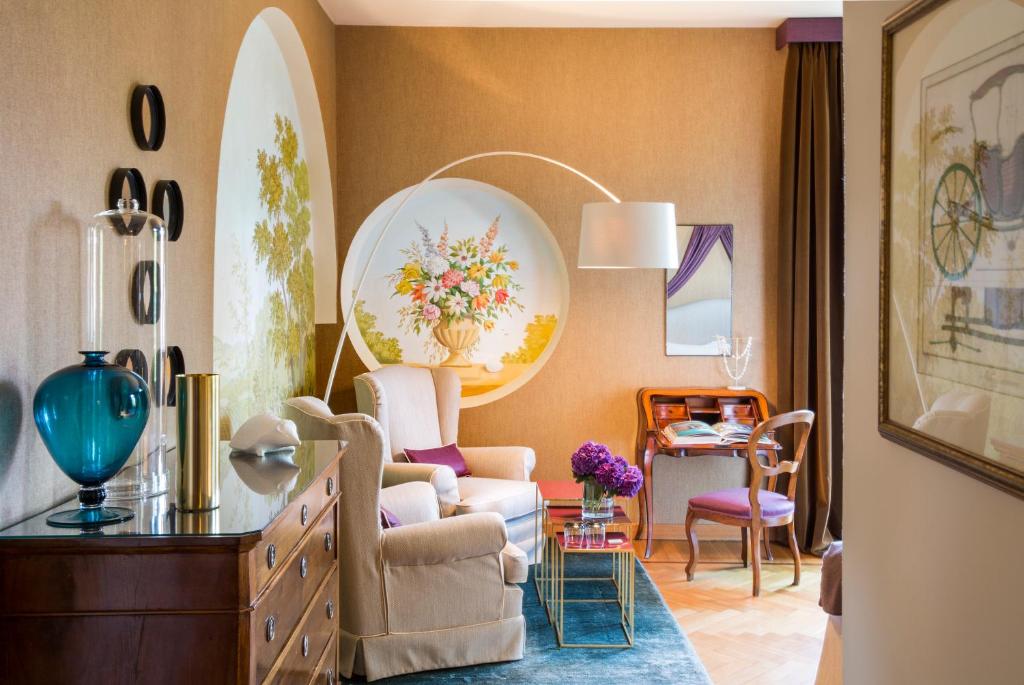 Postel nebo postele na pokoji v ubytování L'Albereta Relais & Chateaux