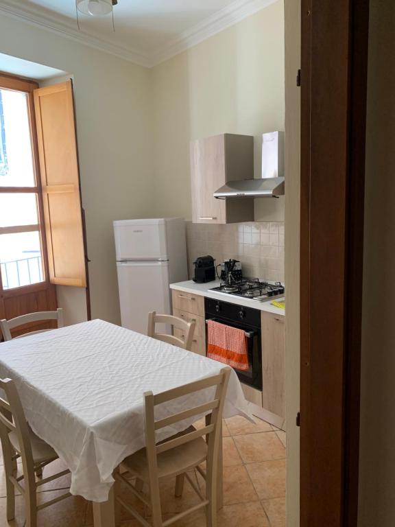 a kitchen with a table and a kitchen with a stove at AM APARTAMENT in Palermo