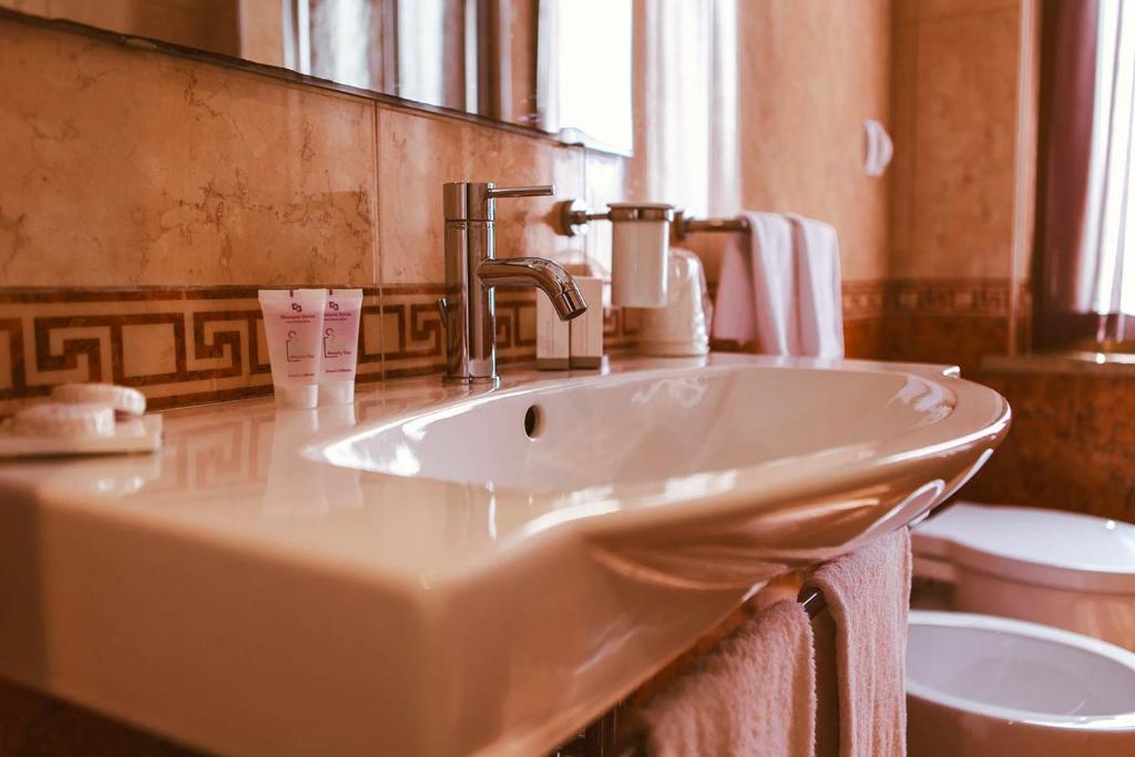 Koupelna v ubytování Hotel Patriarchi