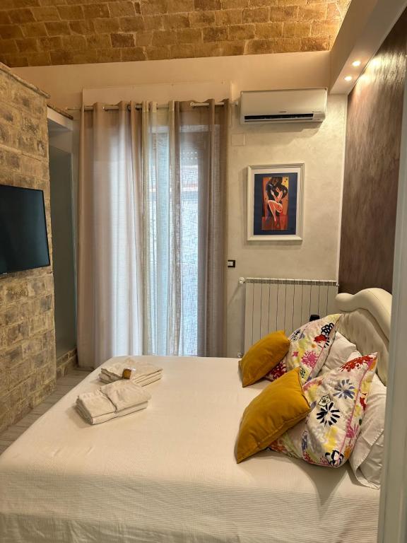 Łóżko lub łóżka w pokoju w obiekcie B & B Via Cavour