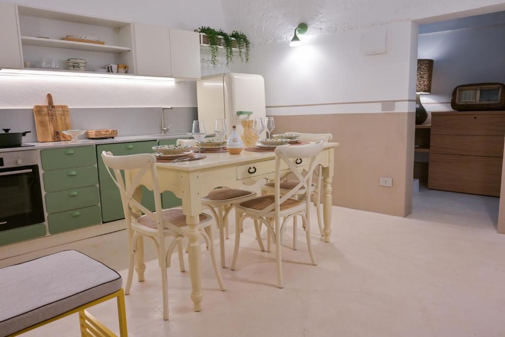 Kuchyň nebo kuchyňský kout v ubytování Jrooms - Apulian Home