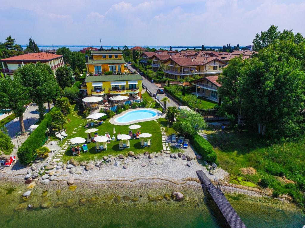 an aerial view of a house with a swimming pool at Hotel La Rondine in Sirmione