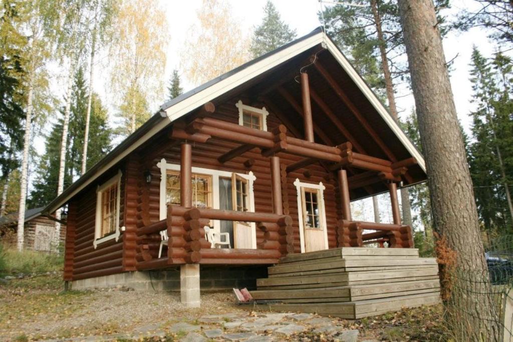 a small log cabin in the woods at Honkala Cottage in Keyritty