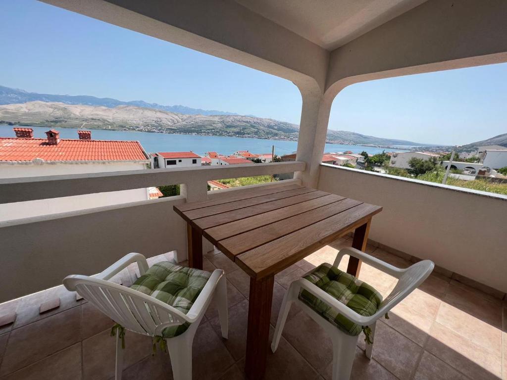 Foto dalla galleria di Apartmani Pavić a Pag