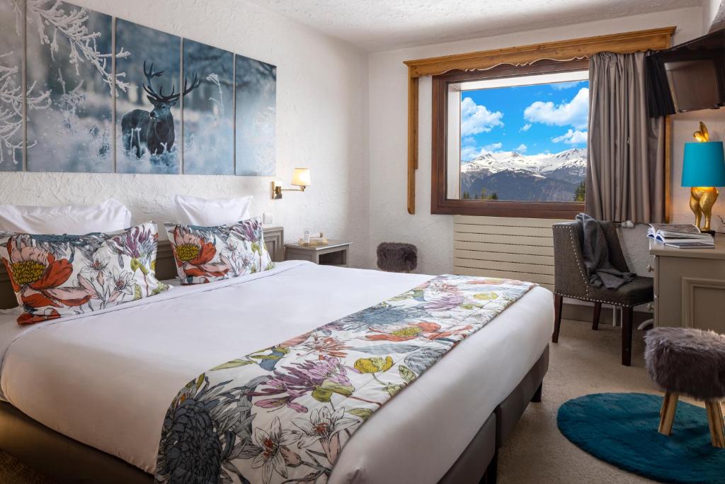 Postel nebo postele na pokoji v ubytování Hôtel Courcheneige