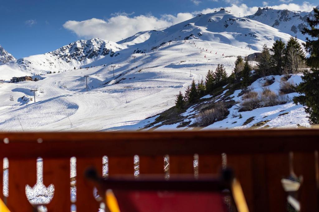 Nespecifikovaný výhled na hory nebo výhled na hory při pohledu z hotelu