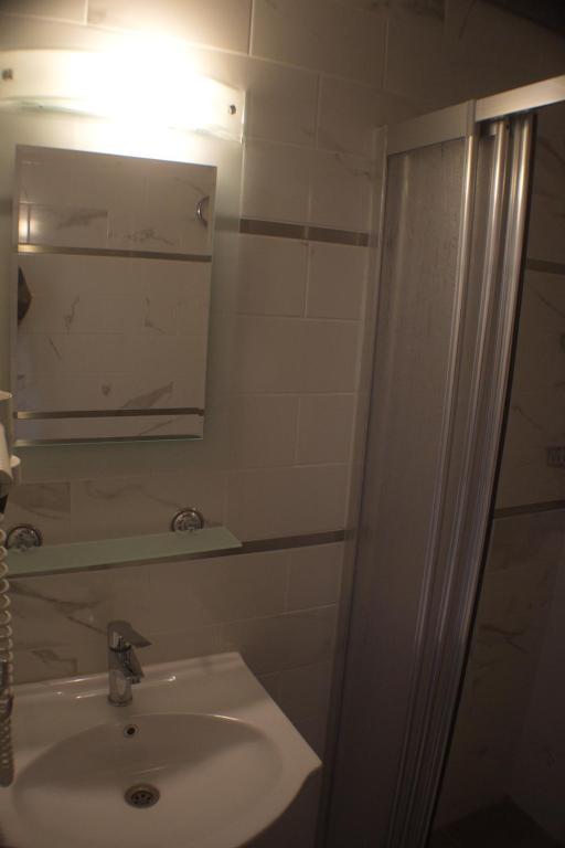 Koupelna v ubytování Remer Hotel