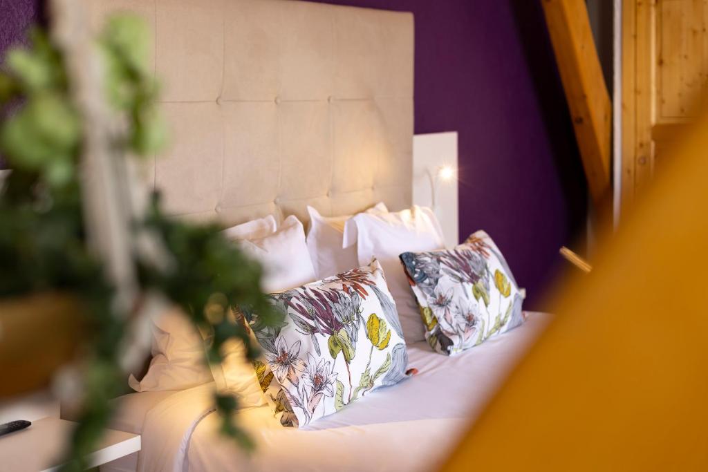 Postel nebo postele na pokoji v ubytování Hôtel Courcheneige