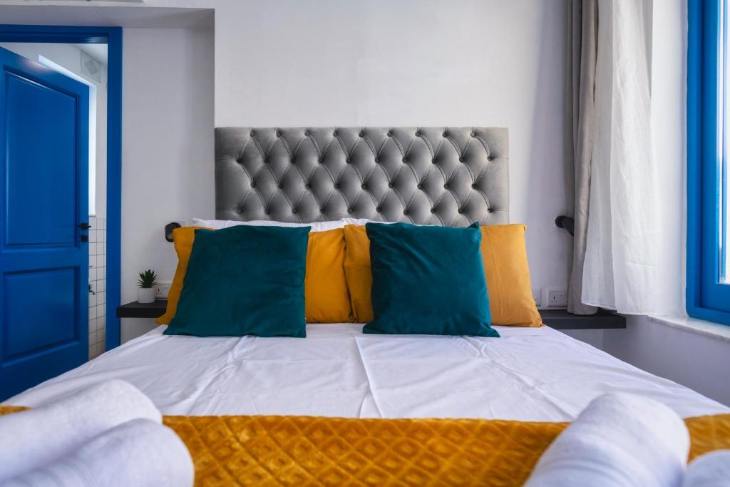 Mandera's Boutique Suites & Dorms - 7